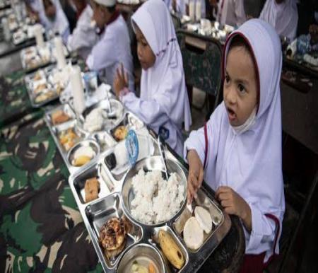 Ilustrasi makan siang gratis di Pekanbaru belum diterapkan (foto/int)